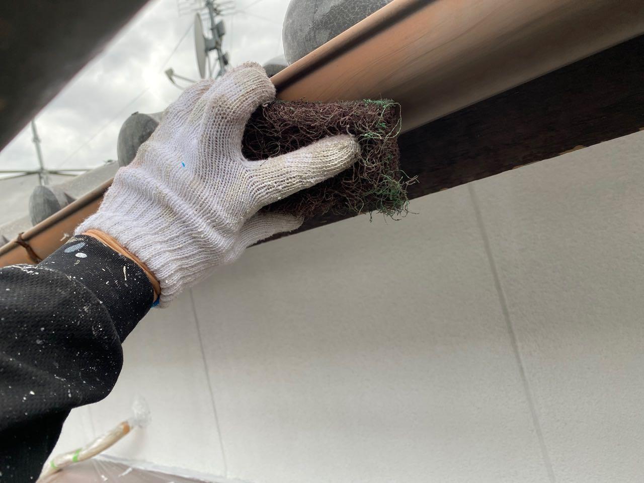 【雨樋塗装】ケレン作業