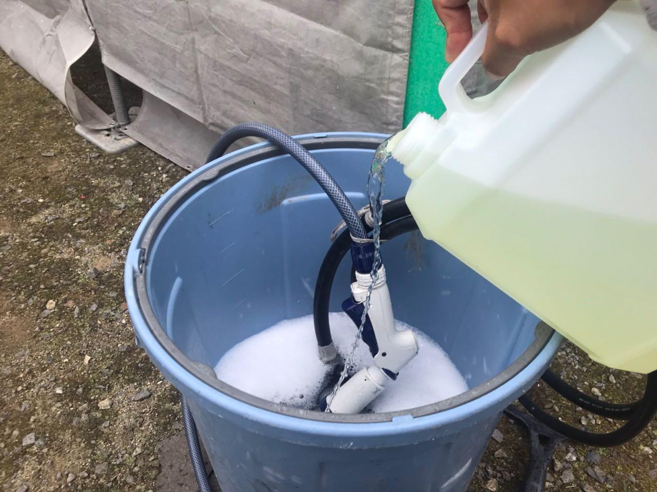 【バイオ洗剤準備】原液混入