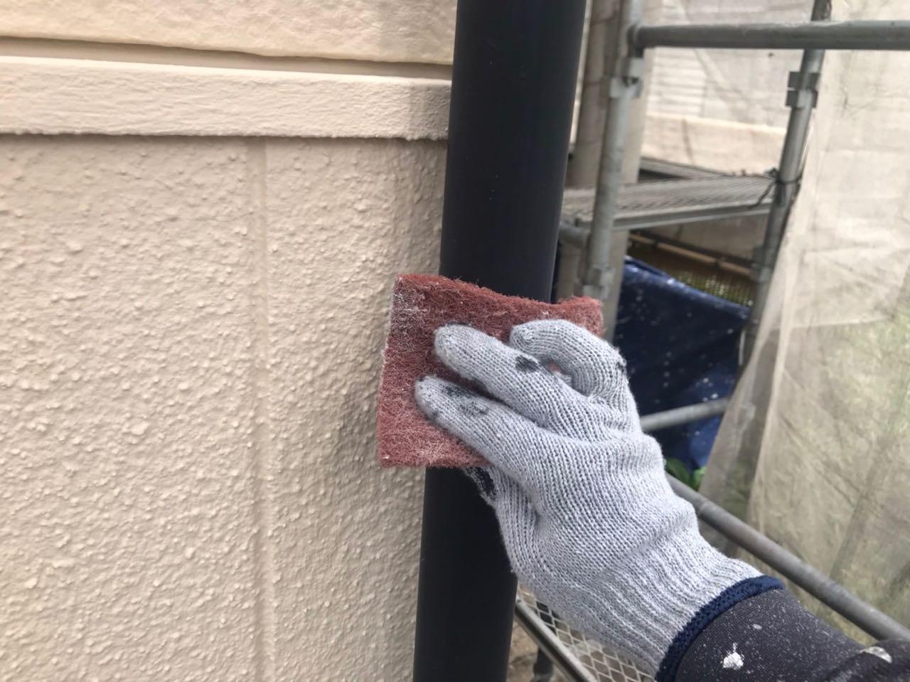 【雨樋塗装】ケレン作業