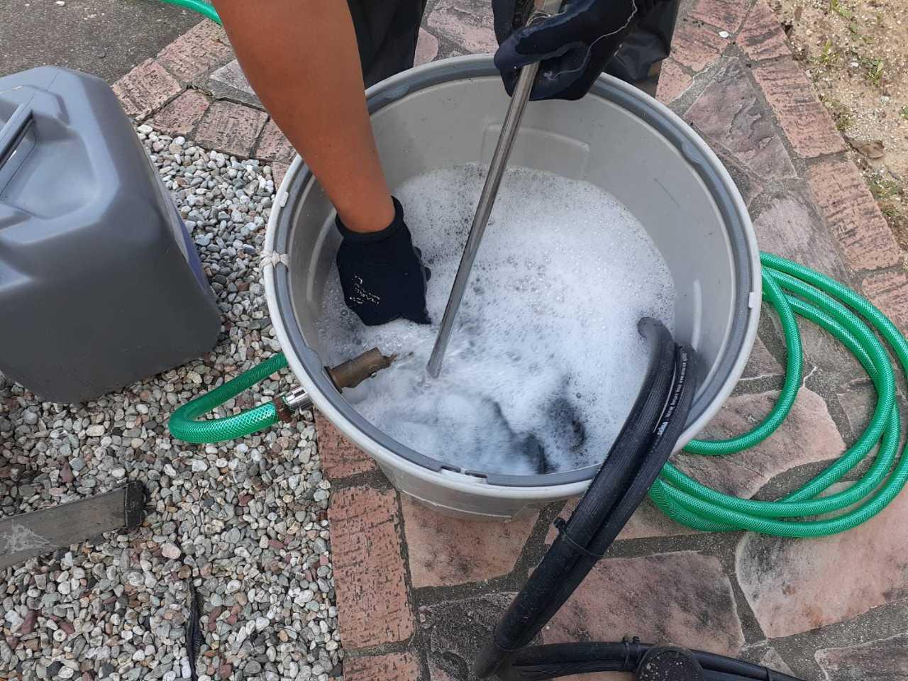 【バイオ洗剤準備】洗浄液攪拌