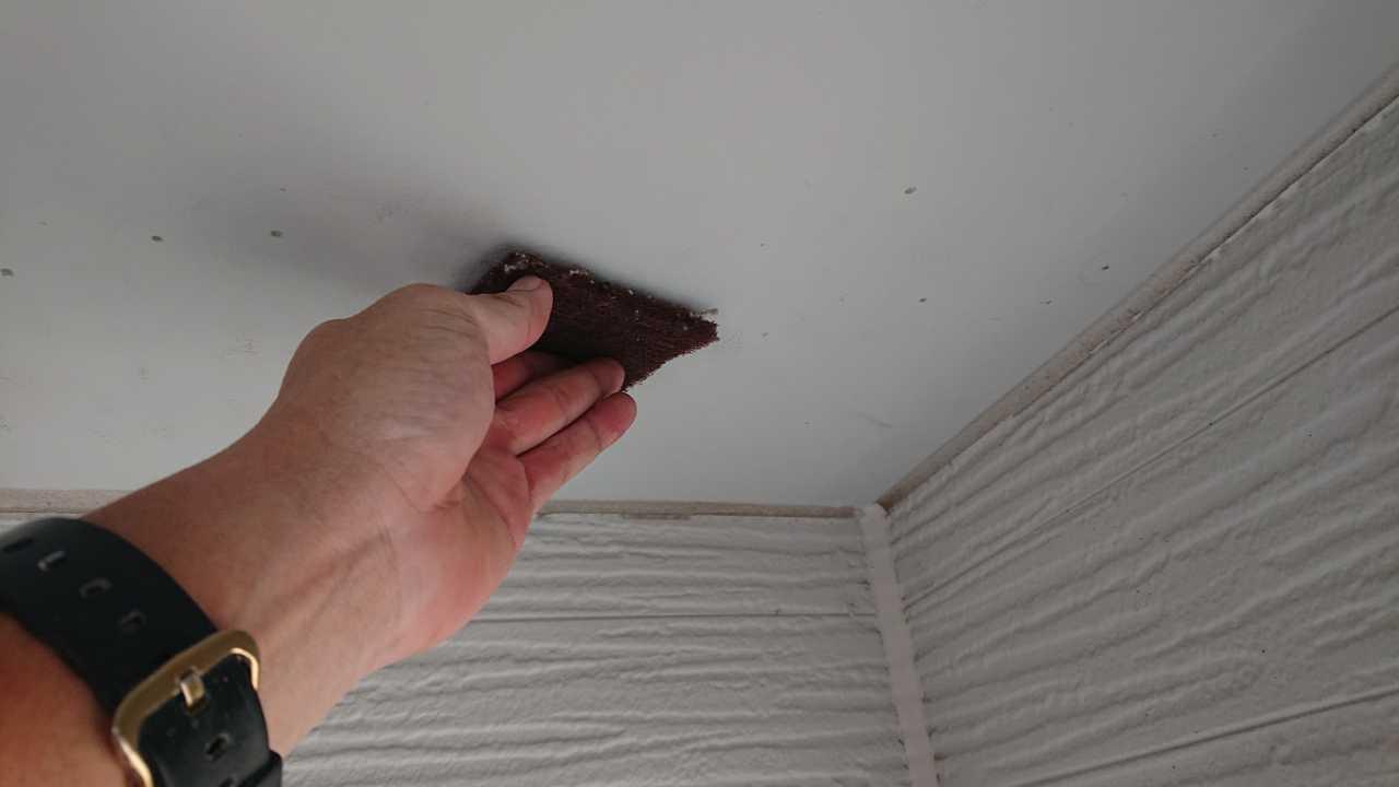 【軒天塗装】ケレン作業