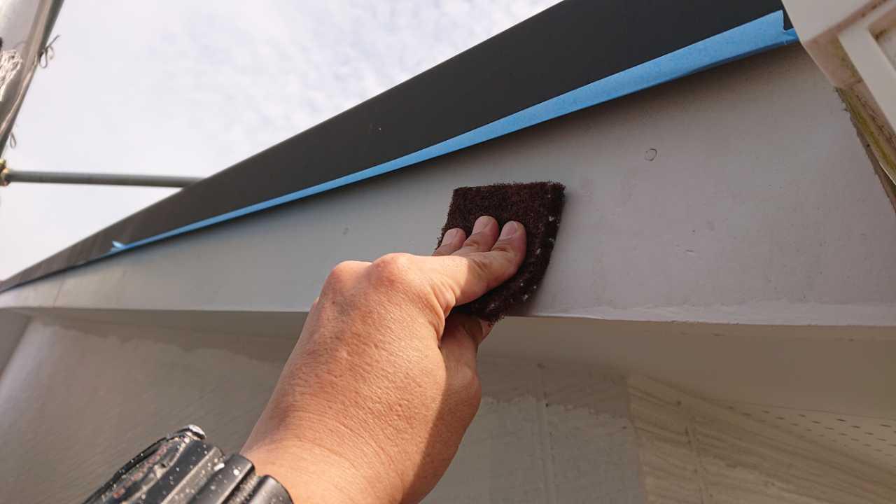 【破風・鼻隠し塗装】ケレン作業