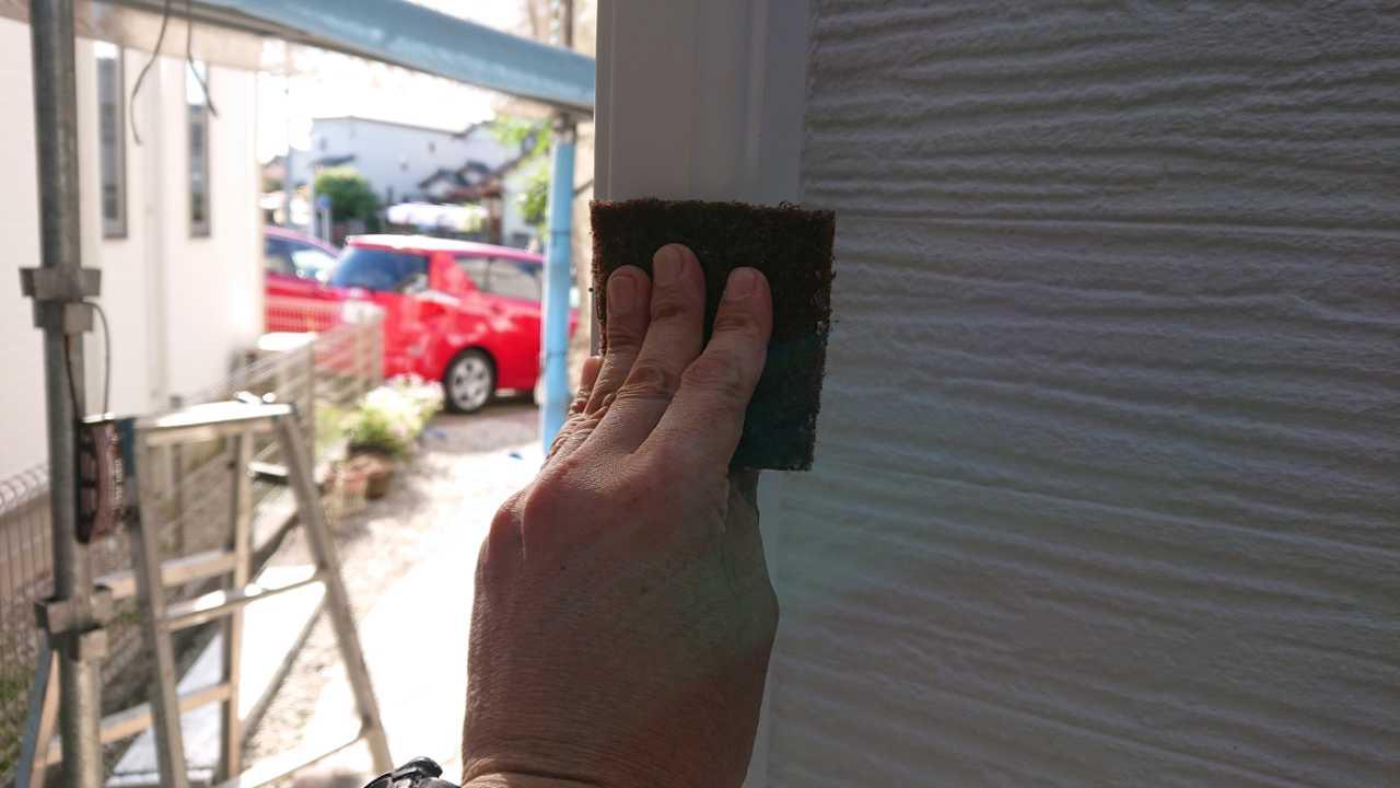 【雨樋塗装】ケレン作業