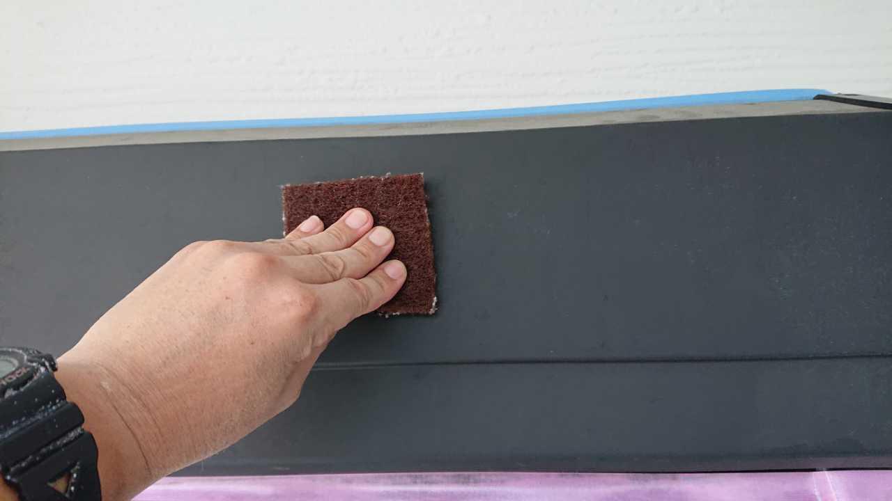 【シャッターボックス塗装】ケレン作業