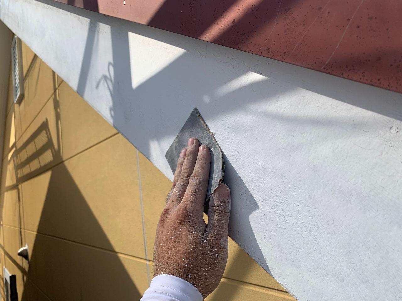 【破風・鼻隠し塗装】ケレン作業