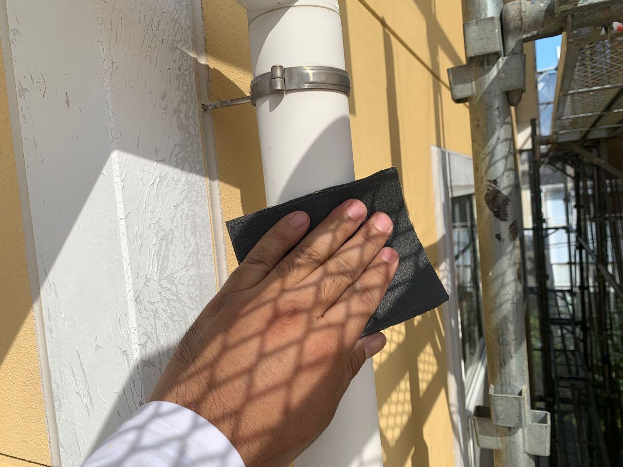 【雨樋塗装】ケレン作業