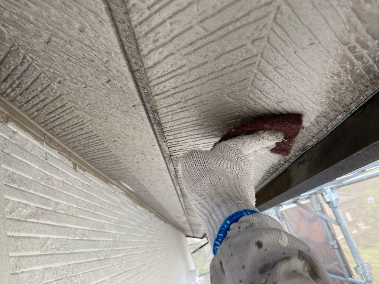 【軒天塗装】ケレン作業