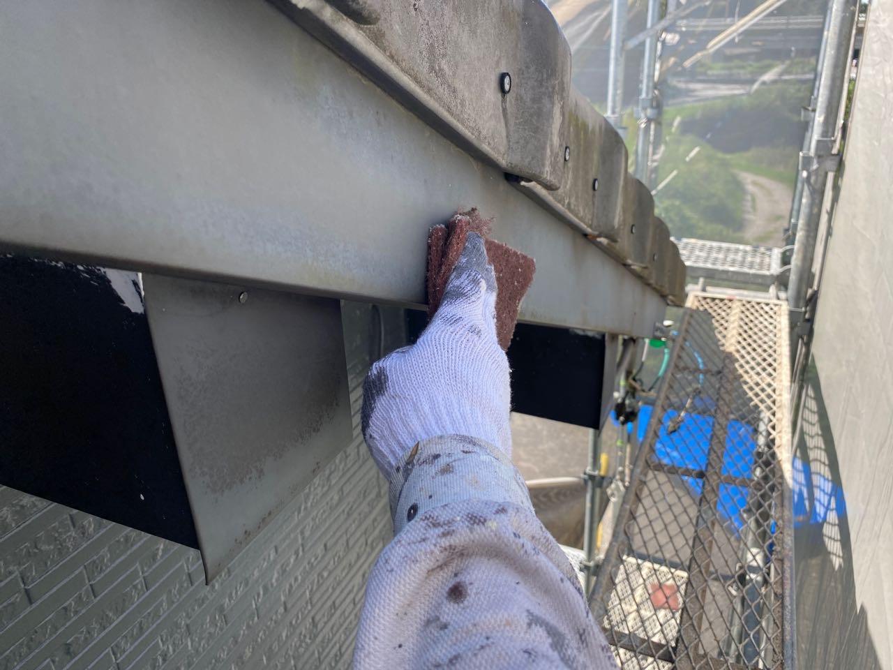 【破風・鼻隠し塗装】ケレン作業