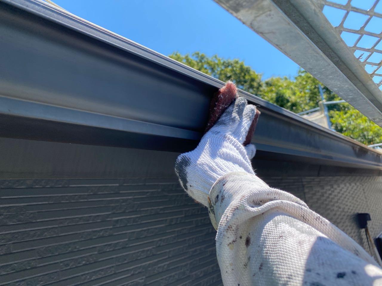 【雨樋塗装】ケレン作業