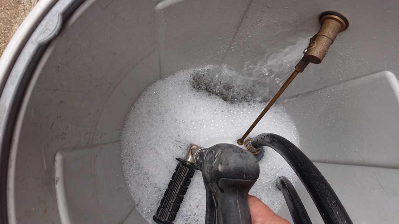 【バイオ洗剤準備】洗浄液攪拌