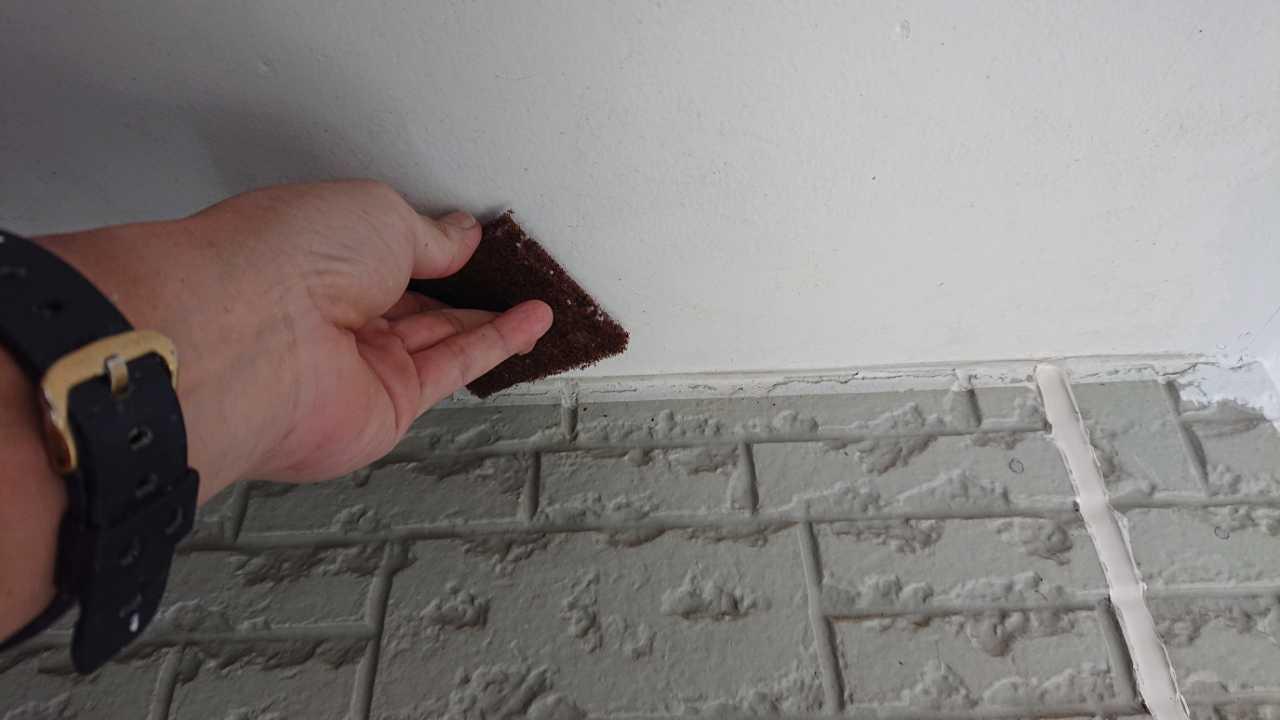 【軒天塗装】ケレン作業