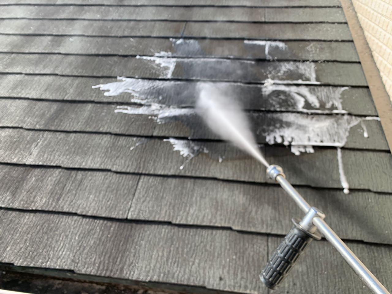 【屋根洗浄】バイオ洗剤塗布