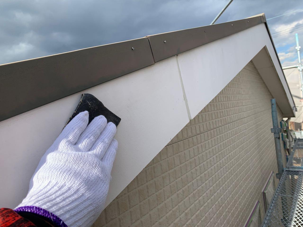 【破風・鼻隠し塗装】ケレン作業