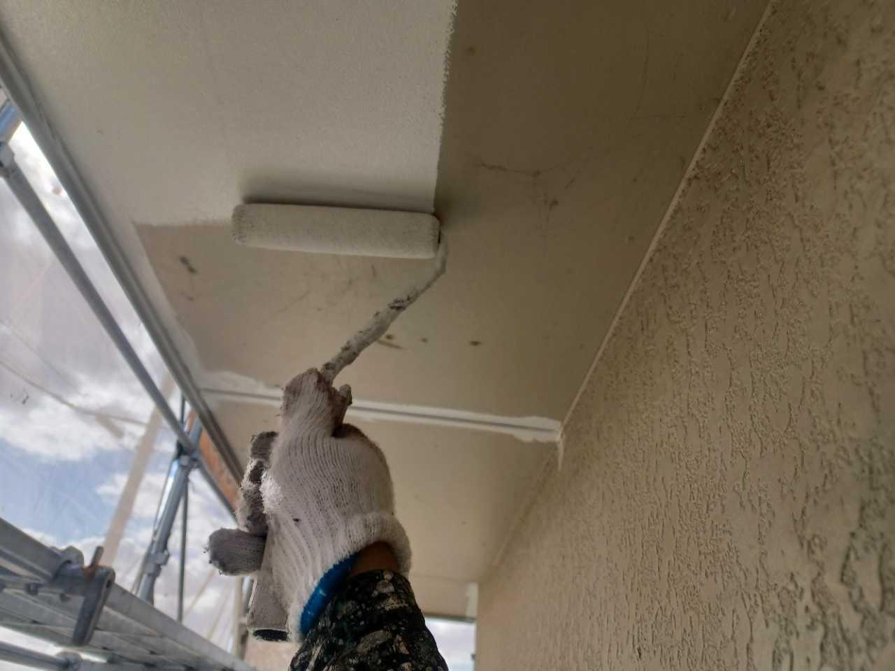 【軒天塗装】下塗り