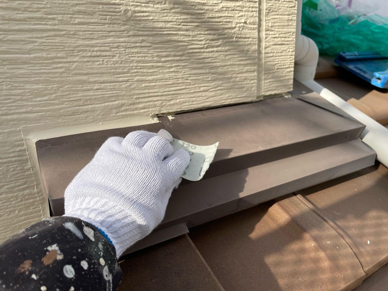 【屋根棟板金塗装】ケレン作業