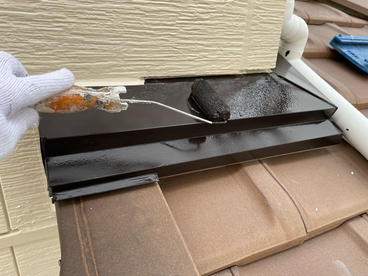 【屋根棟板金塗装】仕上げ塗装2回目