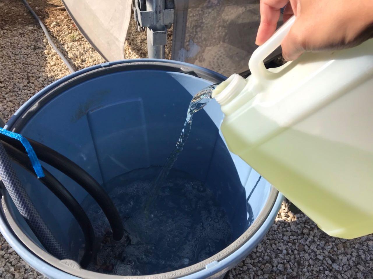 【バイオ洗剤準備】原液混入