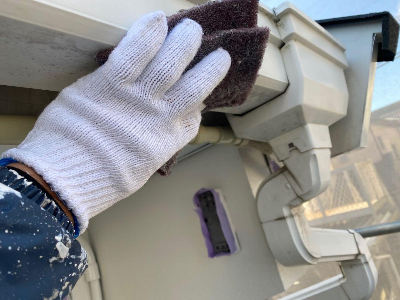 【雨樋塗装】ケレン作業