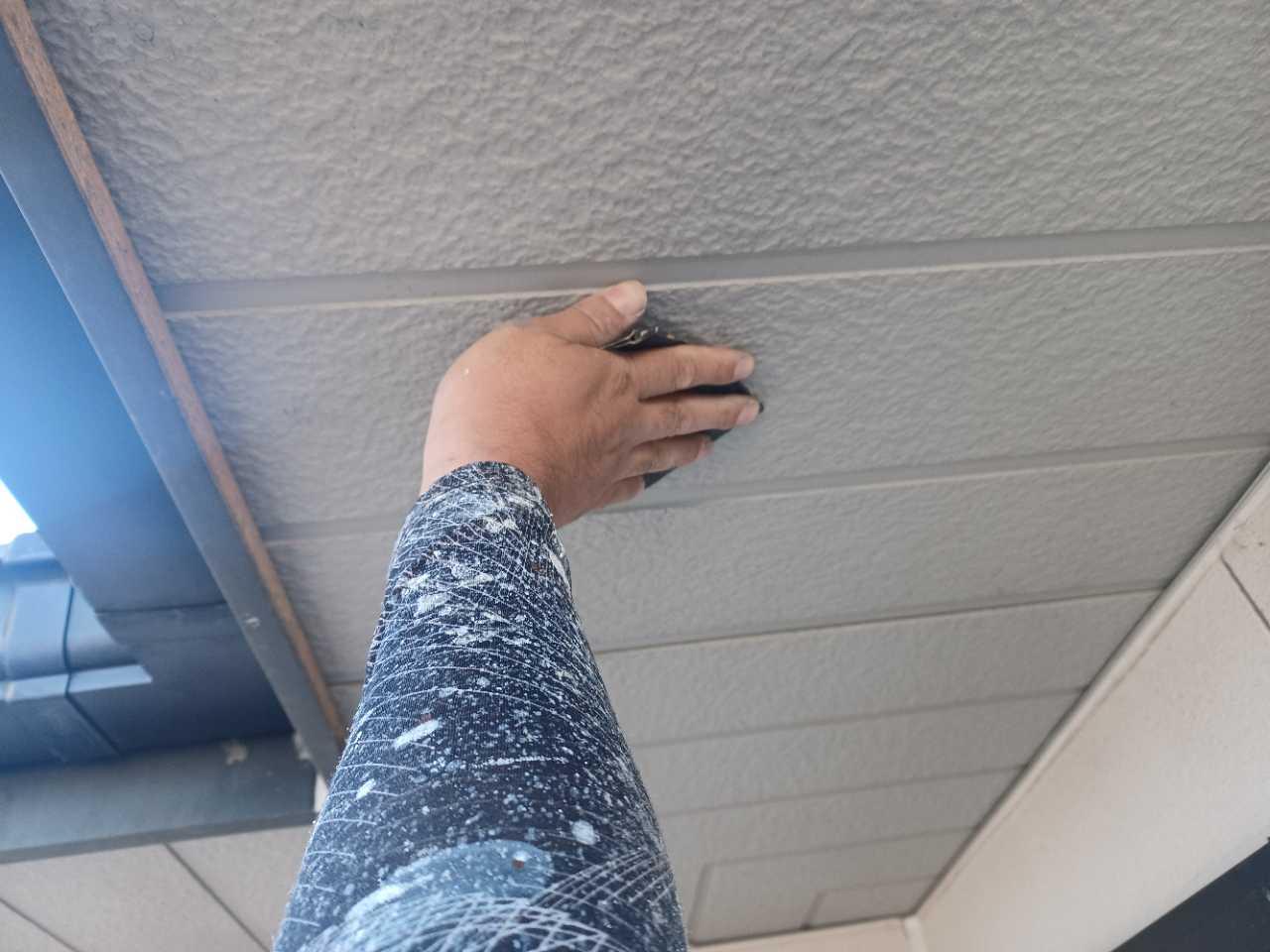 【軒天塗装】ケレン作業