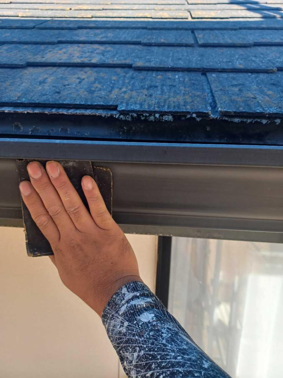 【雨樋塗装】ケレン作業