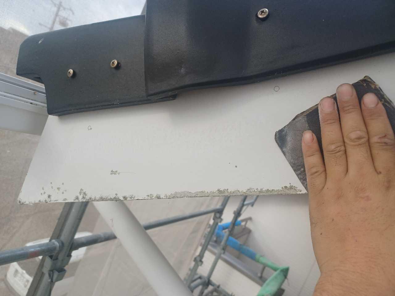 【破風・鼻隠し塗装】ケレン作業