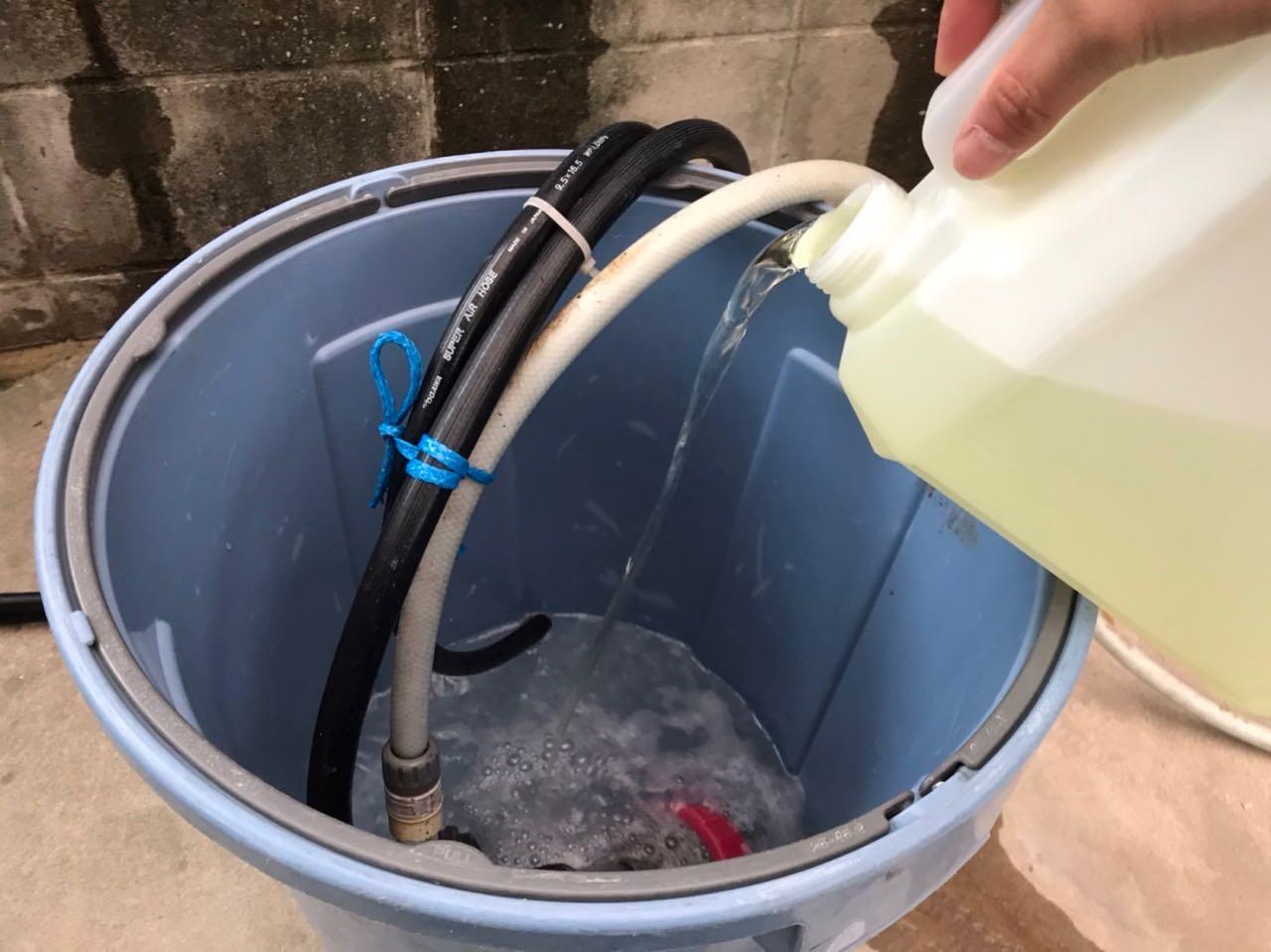 【バイオ洗剤準備】原液混入
