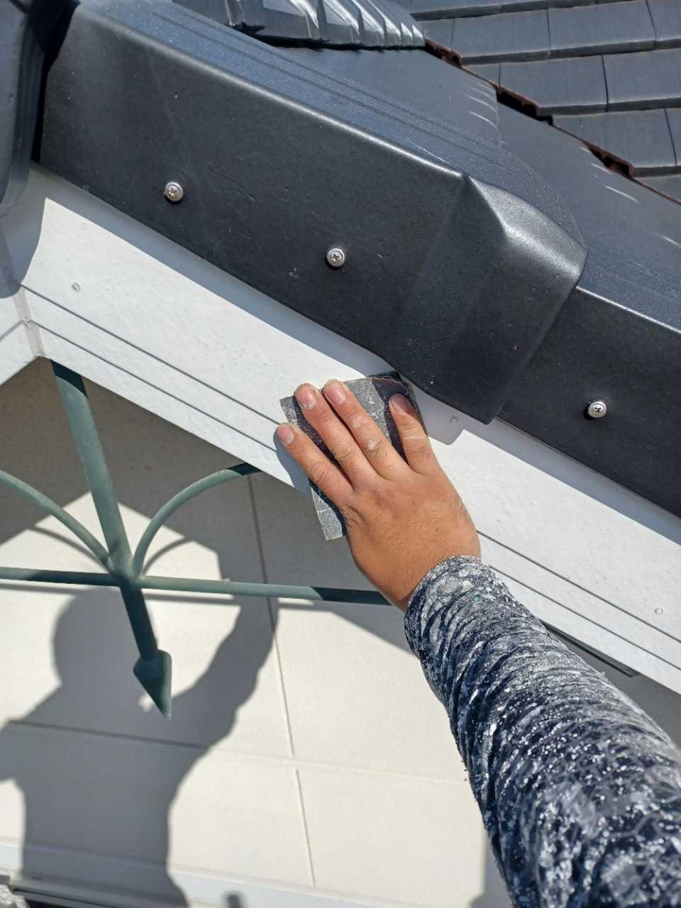 【破風・鼻隠し塗装】ケレン作業