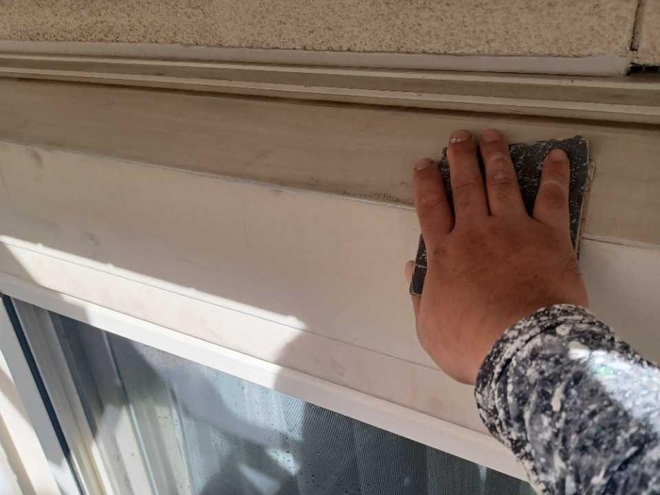 【シャッターボックス塗装】ケレン作業