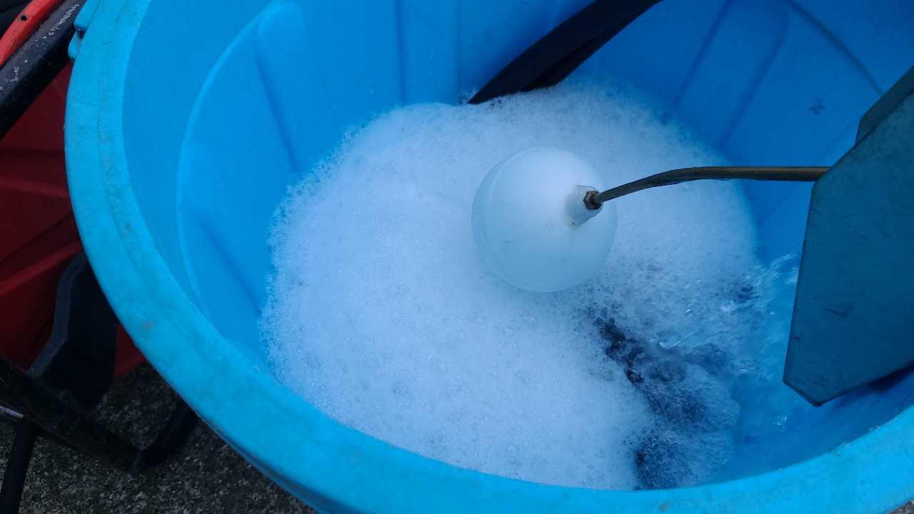 【バイオ洗剤準備】洗浄液攪拌