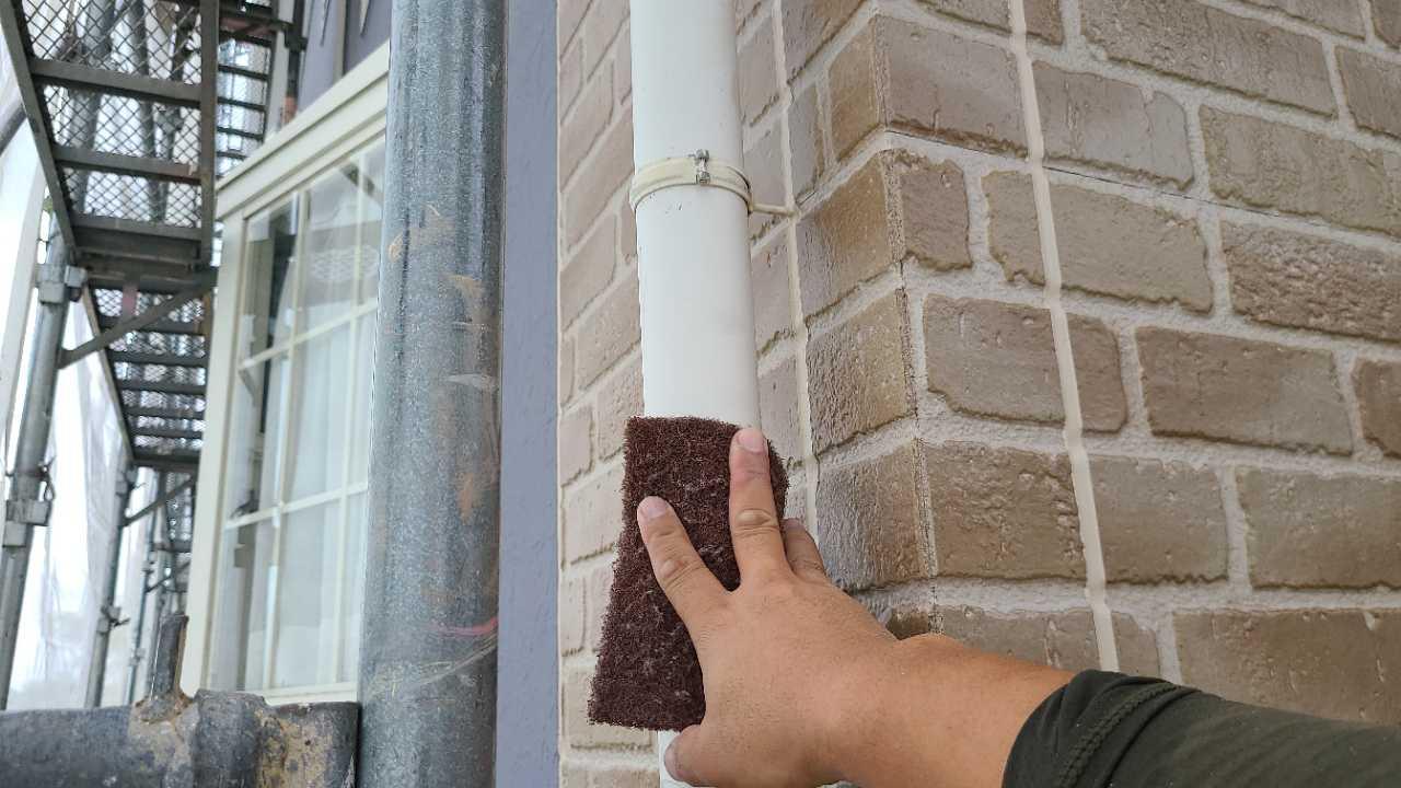 【雨樋塗装】ケレン作業