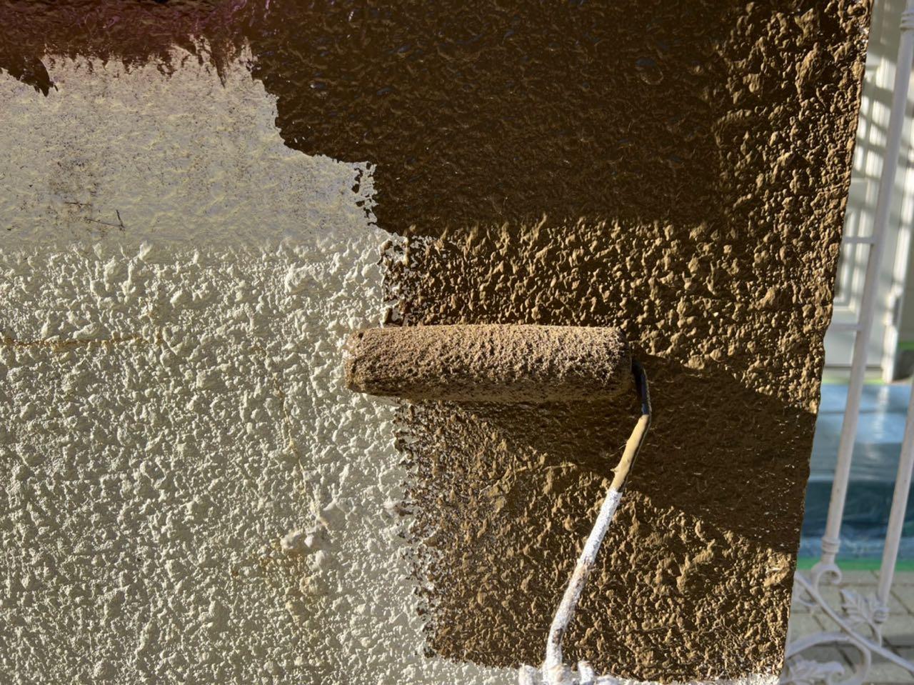 【擁壁塗装】仕上げ塗装1回目