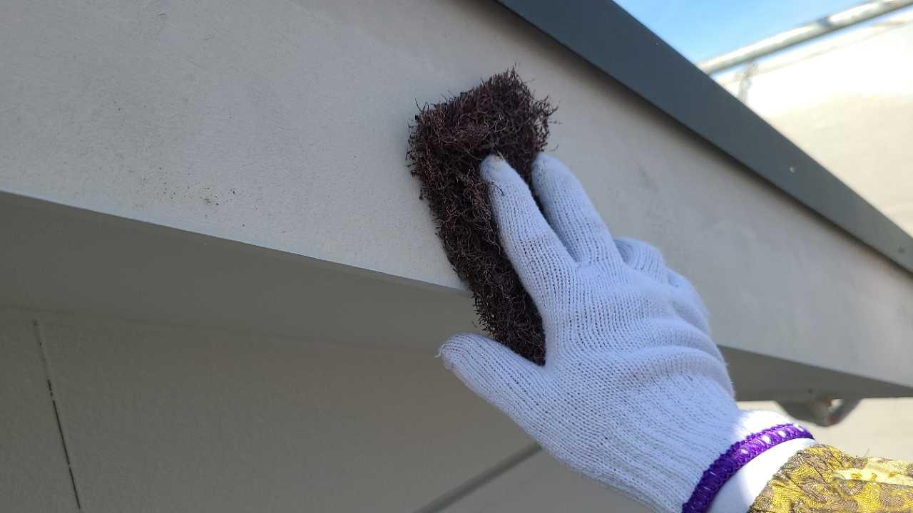 【破風・鼻隠し塗装】ケレン作業