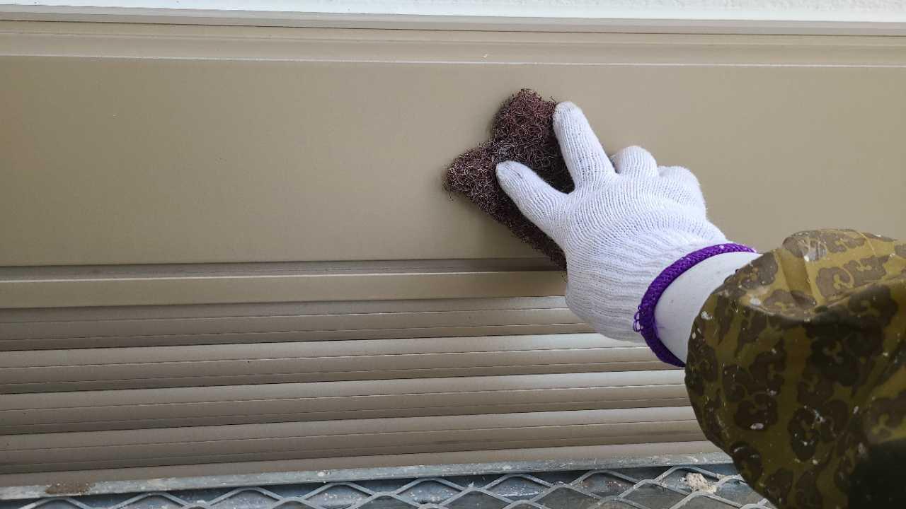 【シャッターボックス塗装】ケレン作業