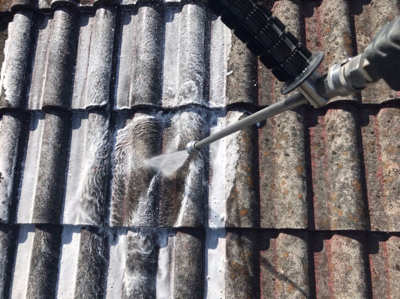 【屋根洗浄】バイオ洗剤塗布