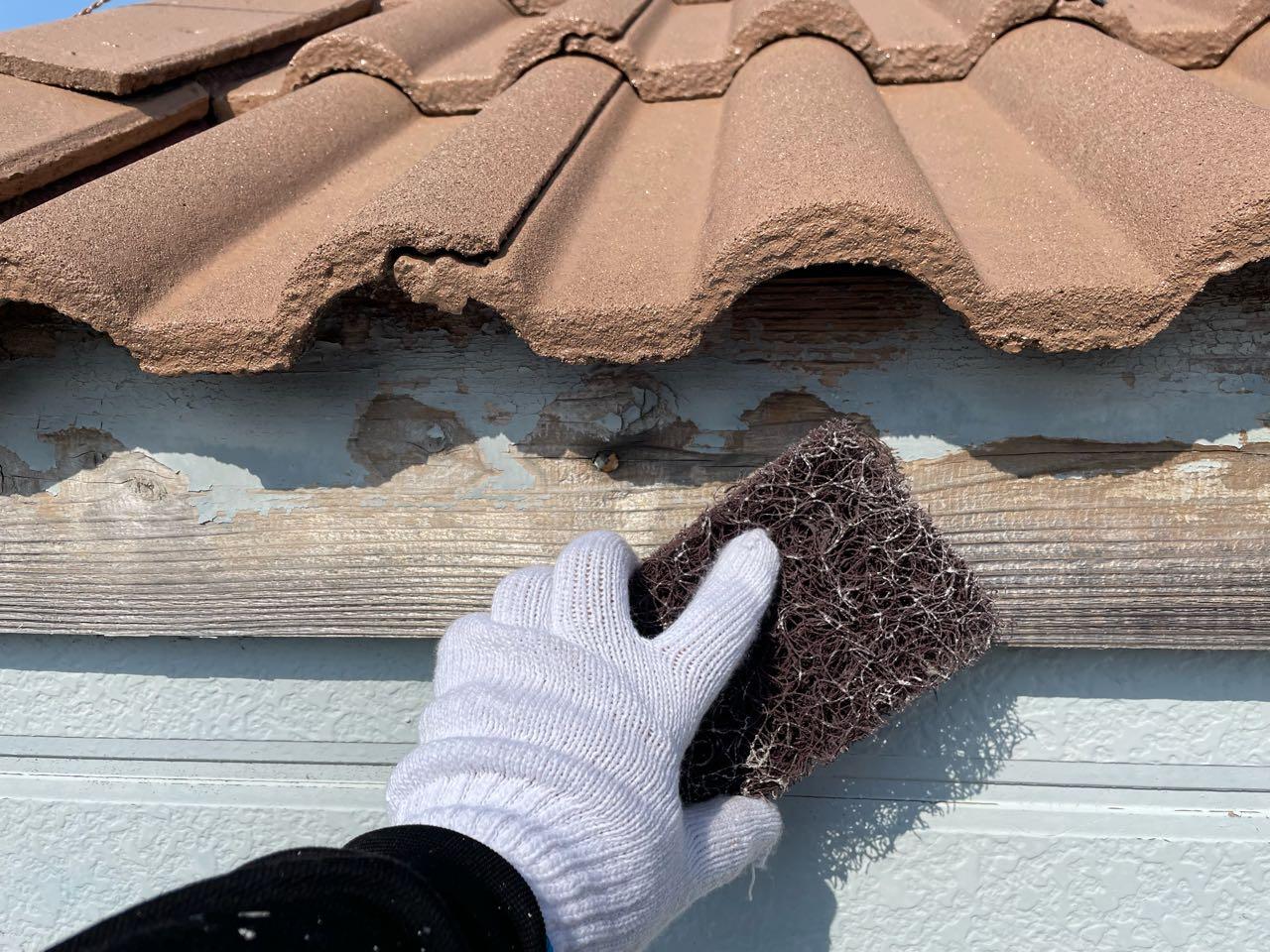 【破風・鼻隠し塗装】ケレン作業