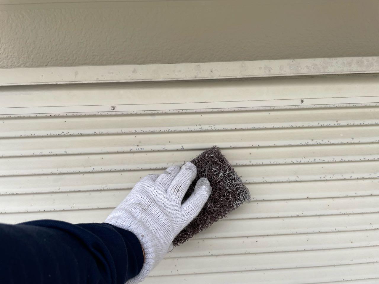 【雨戸塗装】ケレン作業