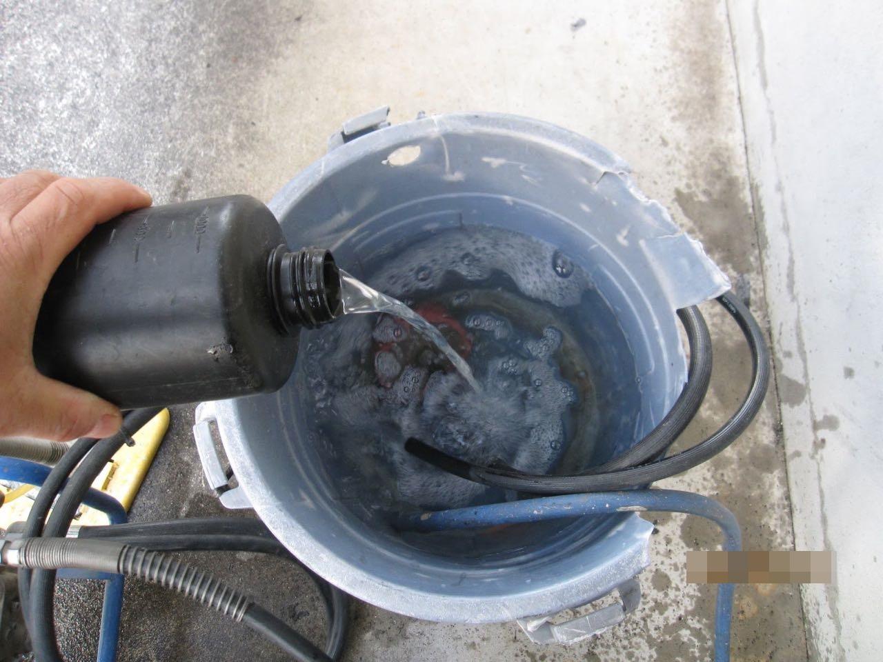 【バイオ洗剤準備】原液混入