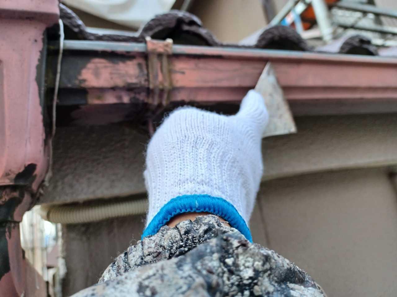 【雨樋塗装】ケレン作業