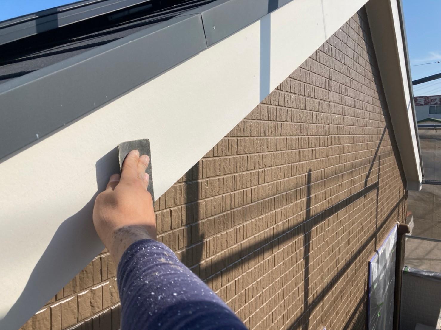 【破風・鼻隠し塗装】ケレン作業