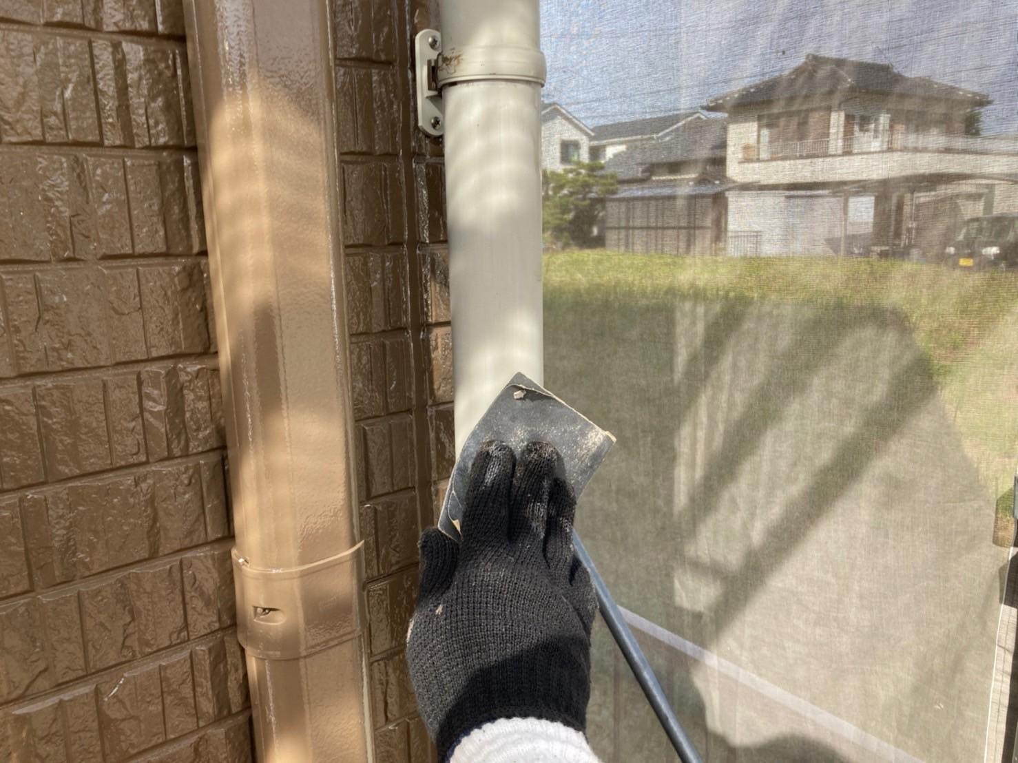 【雨樋塗装】ケレン作業