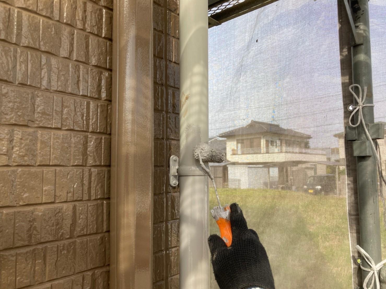 【雨樋塗装】下塗り