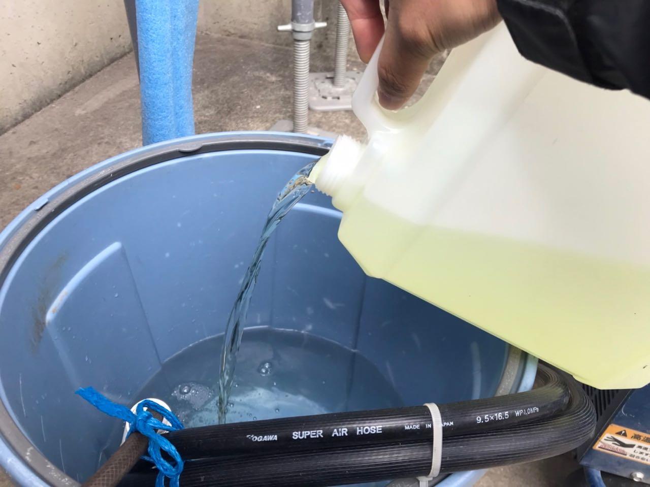 【バイオ洗剤準備】原液混入