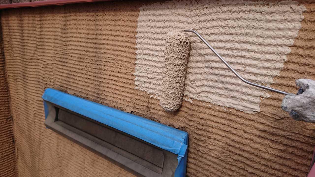 【擁壁塗装】仕上げ塗装1回目