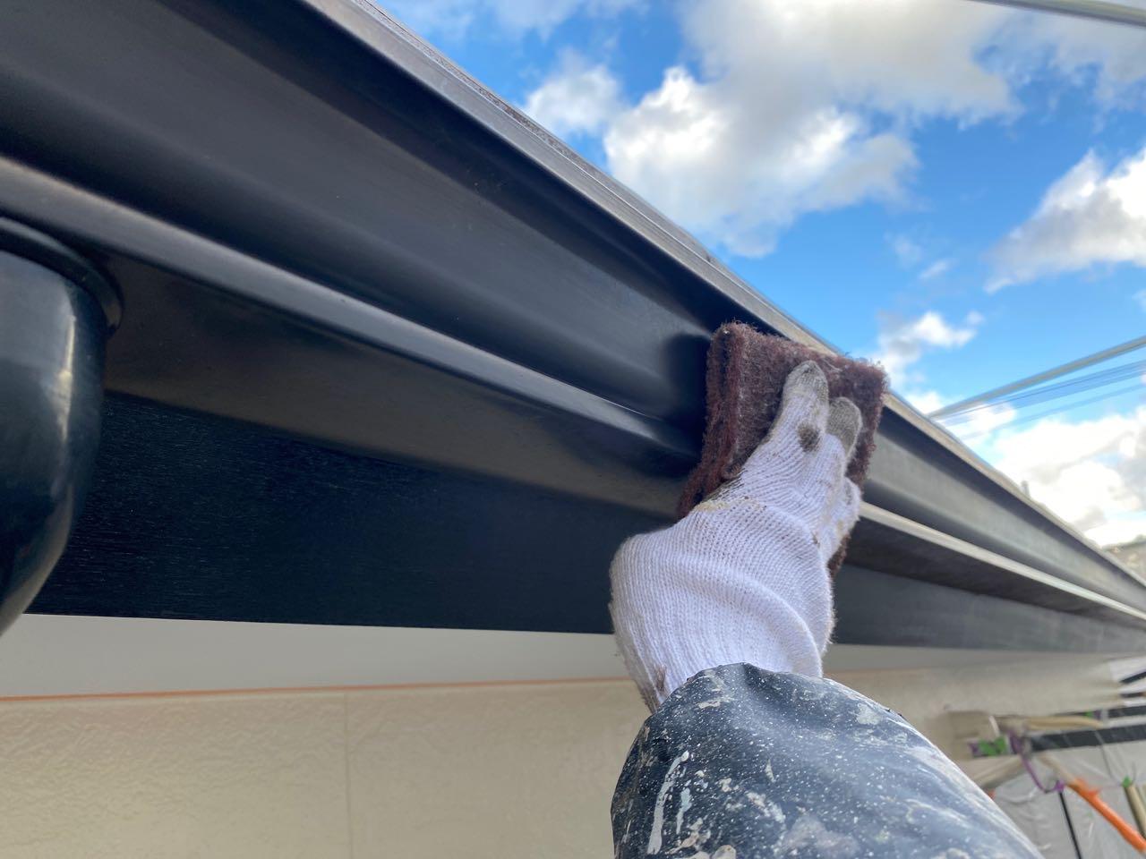 【雨樋塗装】ケレン作業