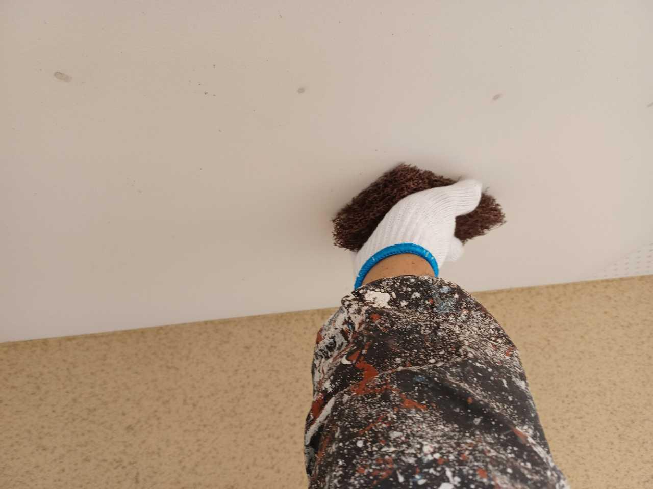 【軒天塗装】ケレン作業