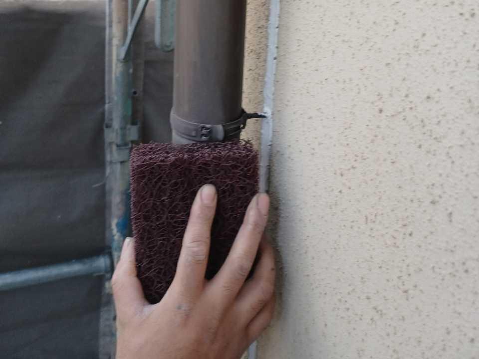 【雨樋塗装】ケレン作業