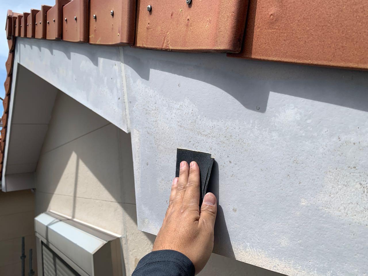 【破風・鼻隠し塗装】ケレン作業