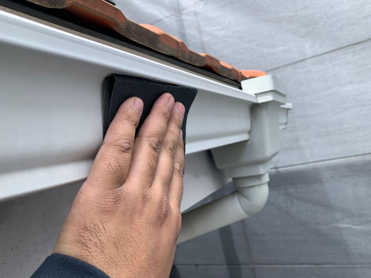 【雨樋塗装】ケレン作業