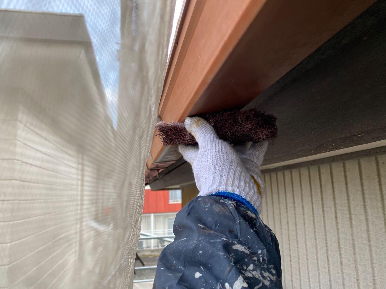 【雨樋塗装】ケレン作業