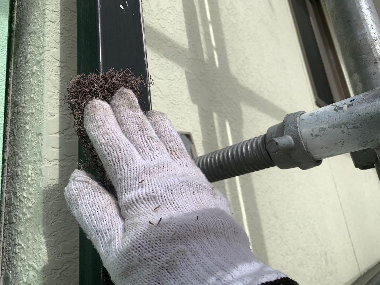 【雨樋塗装】ケレン作業